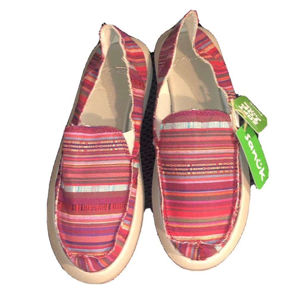 Sanuks size 9 NWT